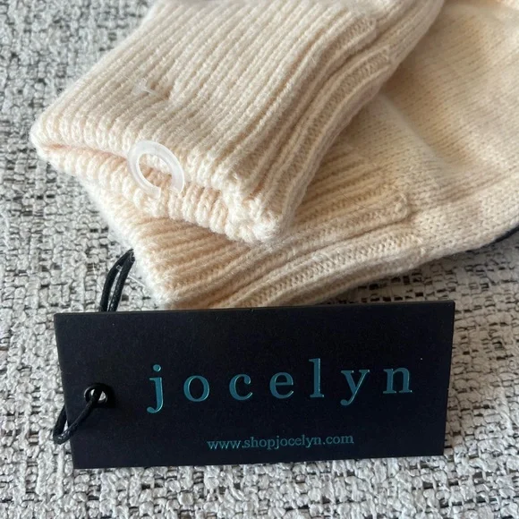 NWT Jocelyn Ivory Love Knit Mittens - Picture 4 of 7